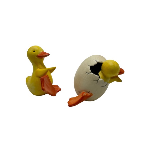 Adorable Duckling Salt & Pepper Shakers - Preowned Excellent Condition - Picture 2 of 5